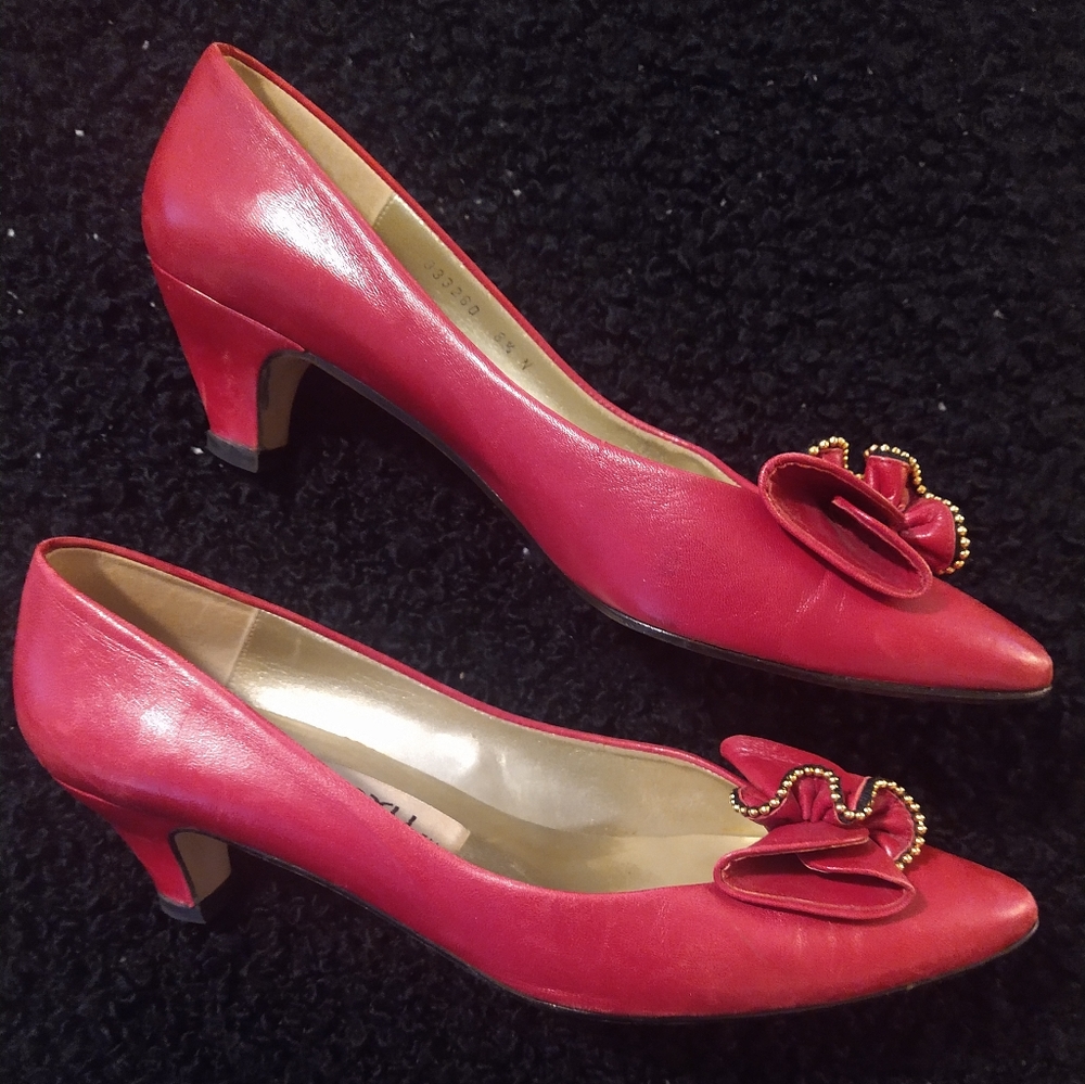 Vintage Made In Spain Proxy Low Heel Pumps Gem